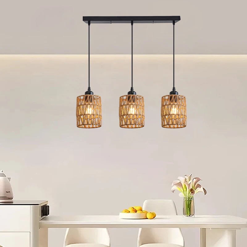 Lámpara Colgante Triple de Ratán Natural - Iluminación Moderna para Comedor