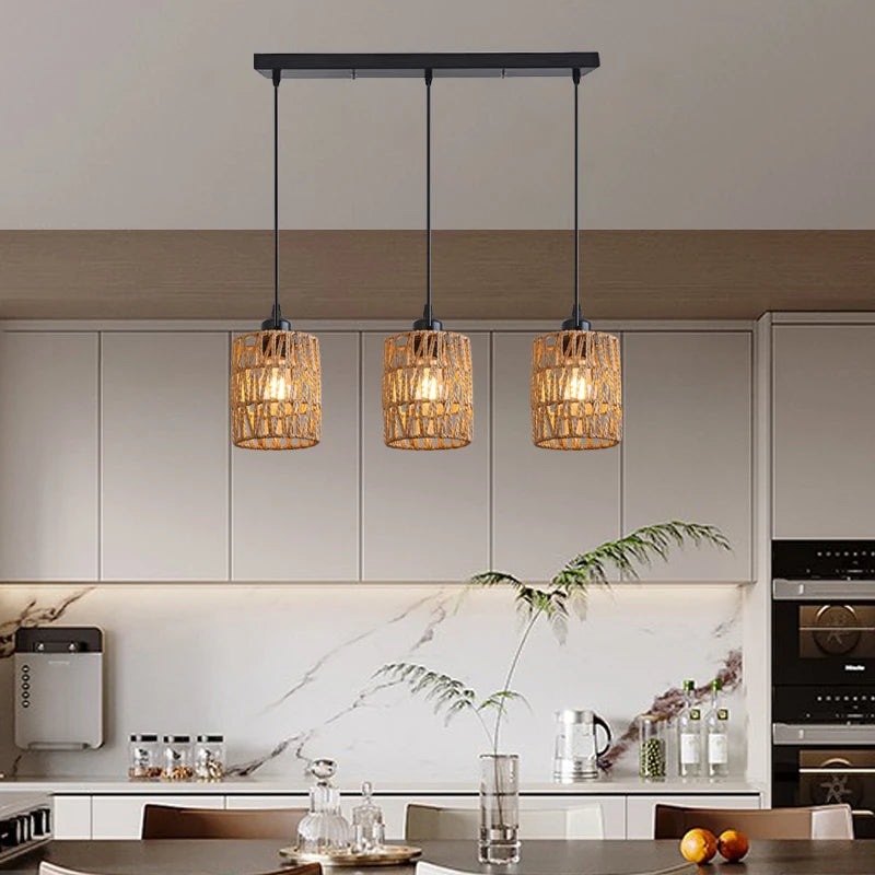 Lámpara Colgante Triple de Ratán Natural - Iluminación Moderna para Comedor
